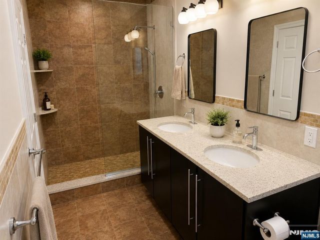 331 Undercliff Avenue, Edgewater, NJ 07020