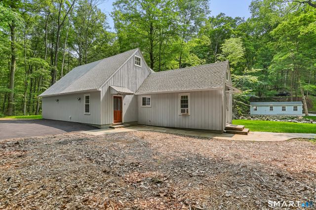 82 Newtown Turnpike, Weston, CT 06883