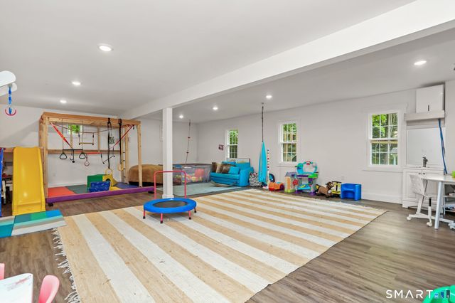 82 Newtown Turnpike, Weston, CT 06883