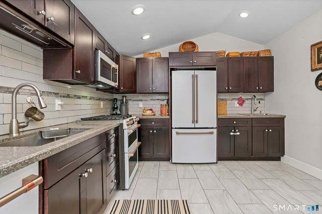 82 Newtown Turnpike, Weston, CT 06883