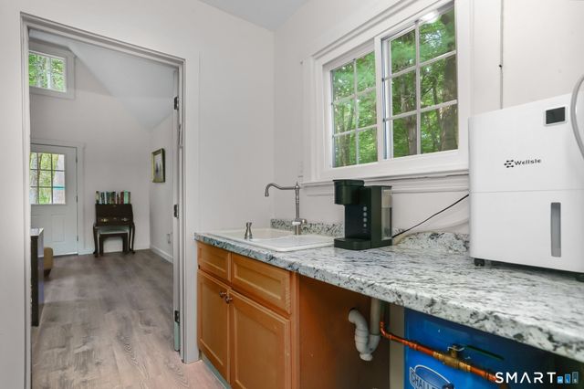 82 Newtown Turnpike, Weston, CT 06883