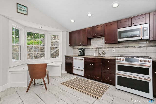 82 Newtown Turnpike, Weston, CT 06883