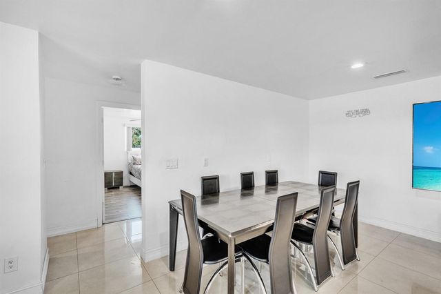 2298 NE 2nd Avenue, Boca Raton, FL 33431