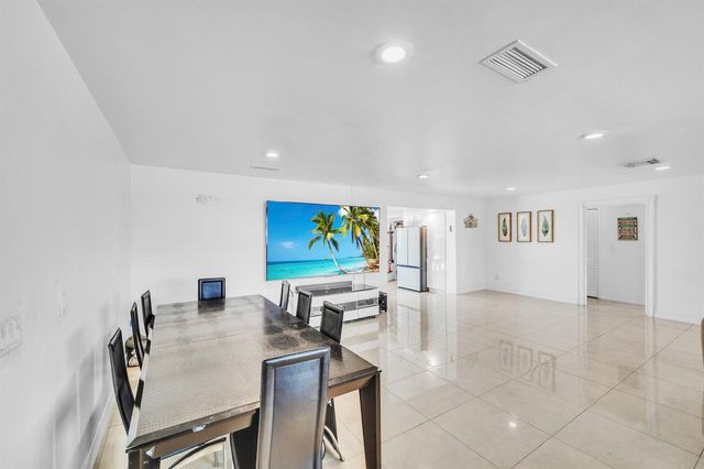 2298 NE 2nd Avenue, Boca Raton, FL 33431