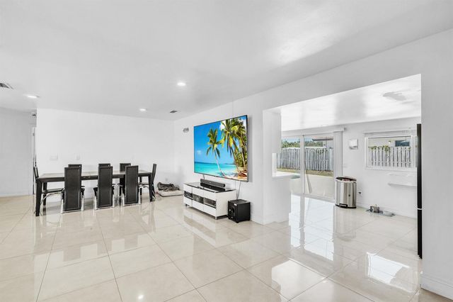 2298 NE 2nd Avenue, Boca Raton, FL 33431