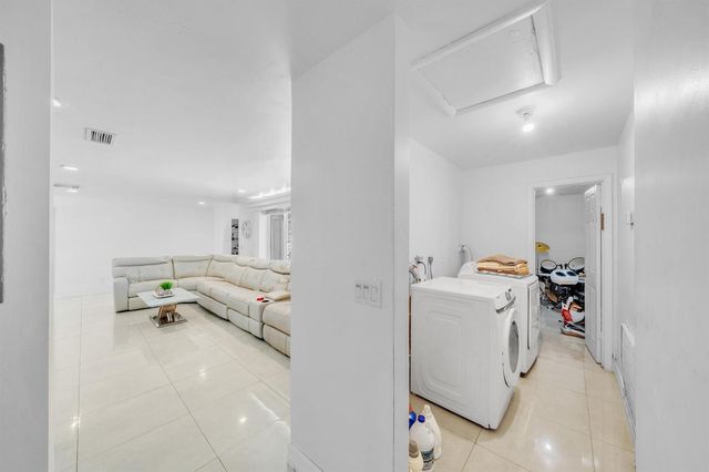2298 NE 2nd Avenue, Boca Raton, FL 33431
