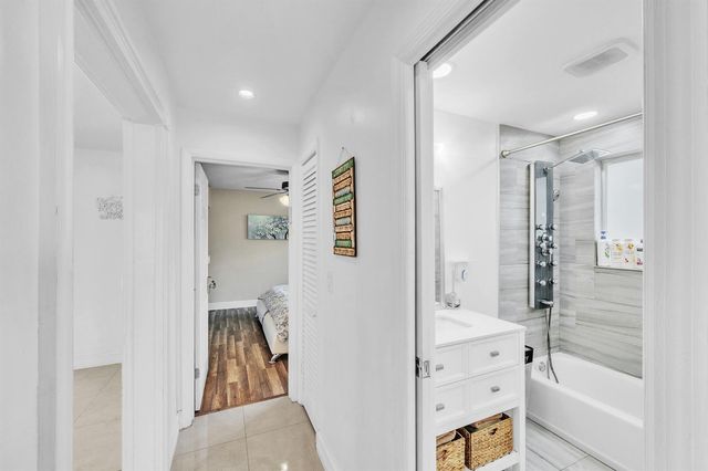 2298 NE 2nd Avenue, Boca Raton, FL 33431