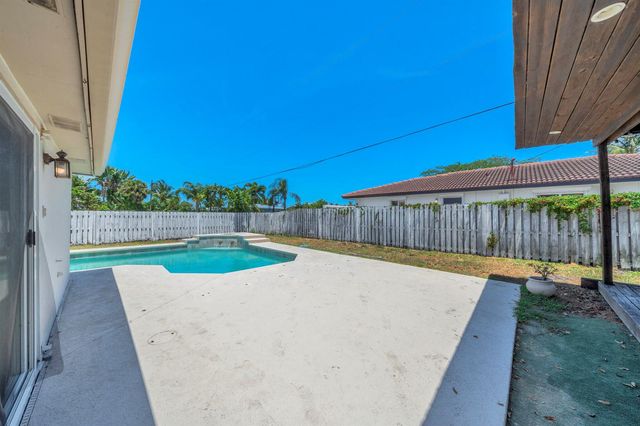 2298 NE 2nd Avenue, Boca Raton, FL 33431