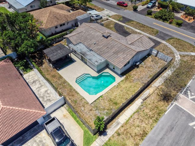 2298 NE 2nd Avenue, Boca Raton, FL 33431