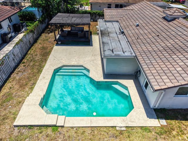 2298 NE 2nd Avenue, Boca Raton, FL 33431
