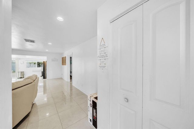 2298 NE 2nd Avenue, Boca Raton, FL 33431