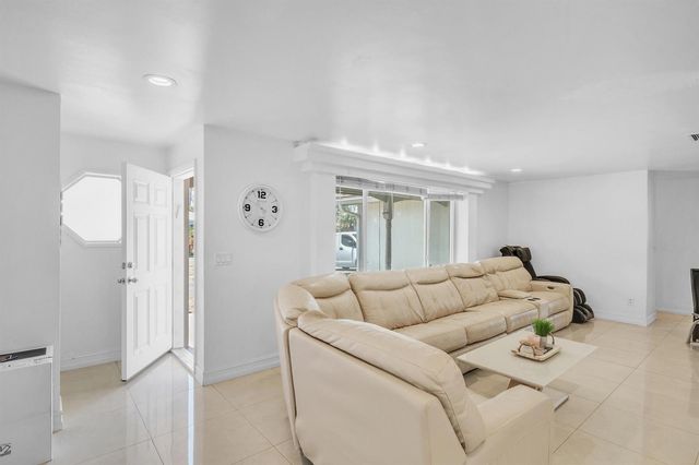 2298 NE 2nd Avenue, Boca Raton, FL 33431