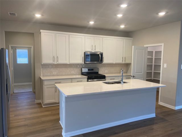 2129 Mustang Way, Seagoville, TX 75159