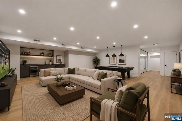 16 Feldman, Paramus, NJ 07652