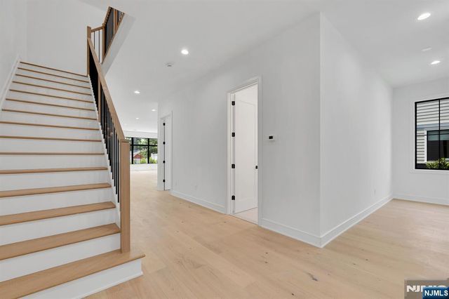 16 Feldman, Paramus, NJ 07652