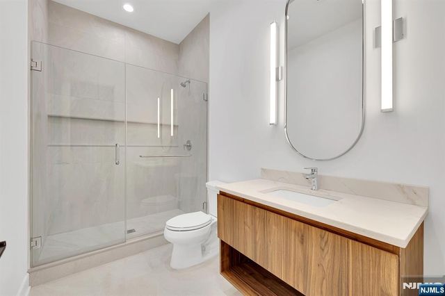 16 Feldman, Paramus, NJ 07652
