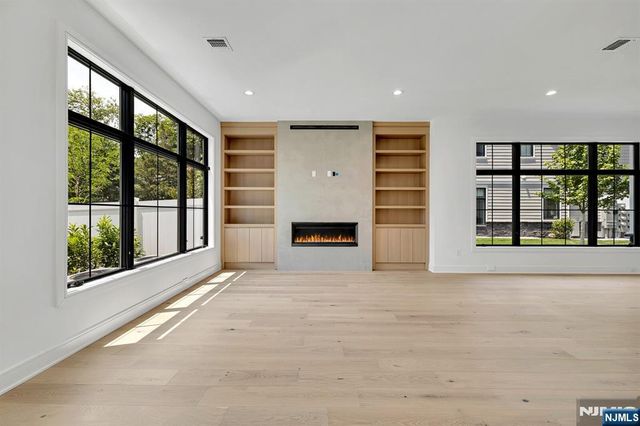 16 Feldman, Paramus, NJ 07652