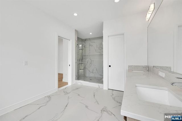 16 Feldman, Paramus, NJ 07652