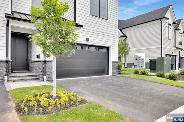16 Feldman, Paramus, NJ 07652