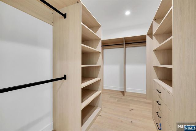 16 Feldman, Paramus, NJ 07652