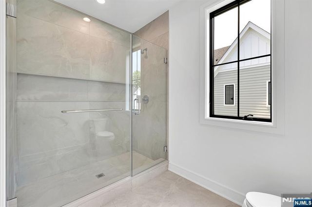 16 Feldman, Paramus, NJ 07652