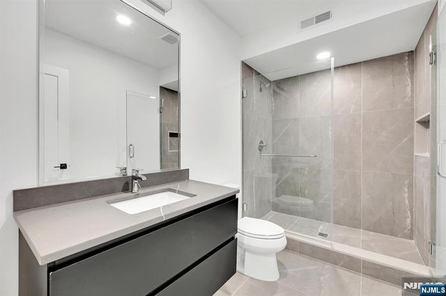 16 Feldman, Paramus, NJ 07652