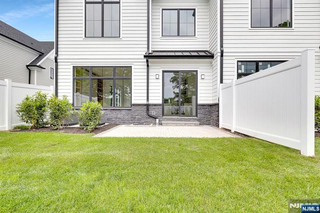 16 Feldman, Paramus, NJ 07652