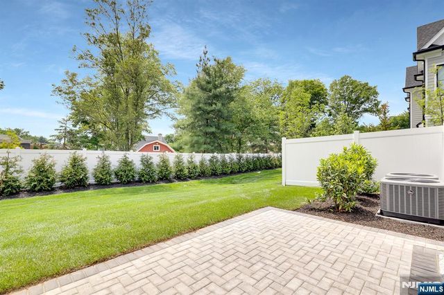 16 Feldman, Paramus, NJ 07652