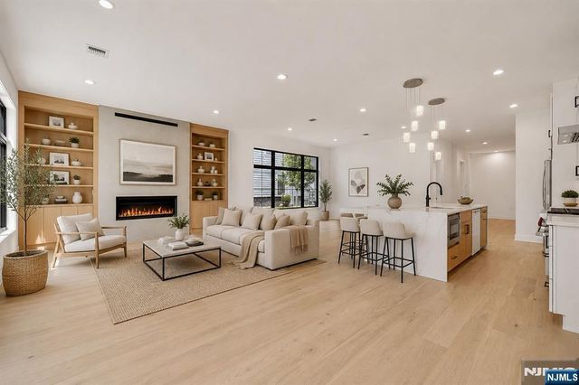 16 Feldman, Paramus, NJ 07652