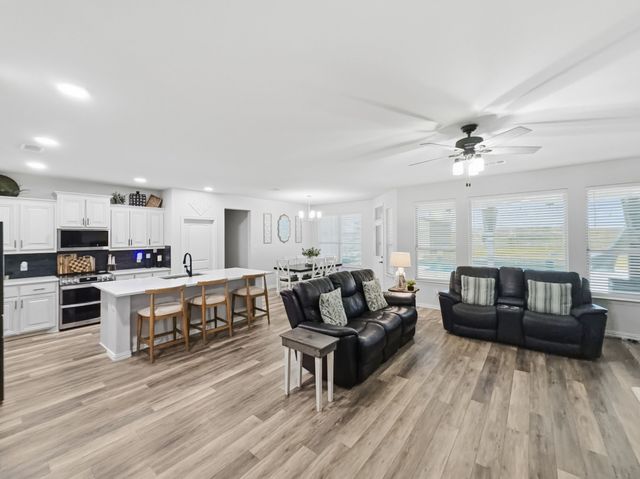 208 Crest Lane, Decatur, TX 76234