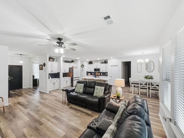 208 Crest Lane, Decatur, TX 76234