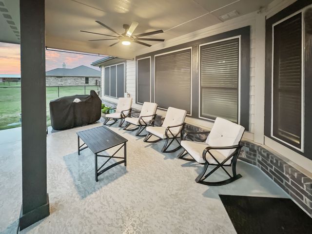 208 Crest Lane, Decatur, TX 76234