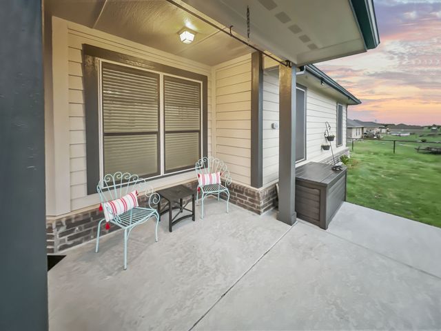 208 Crest Lane, Decatur, TX 76234