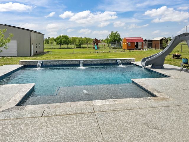 208 Crest Lane, Decatur, TX 76234