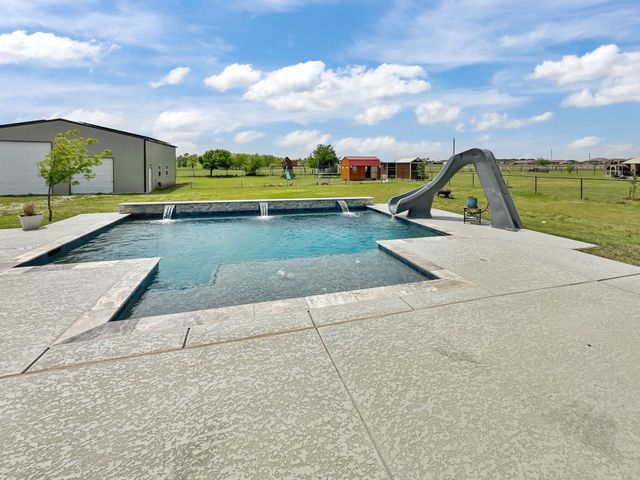 208 Crest Lane, Decatur, TX 76234