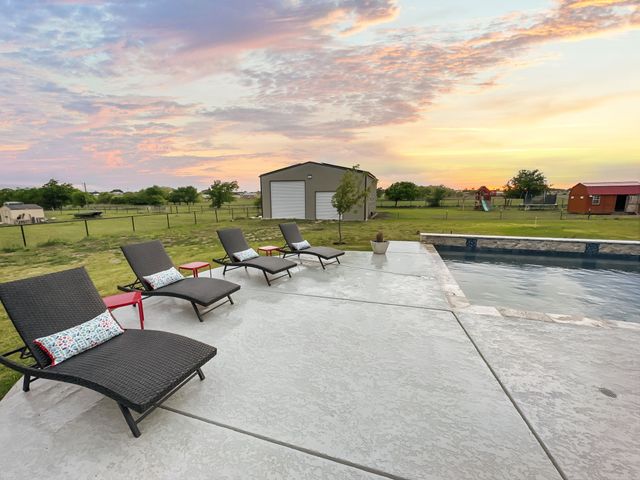 208 Crest Lane, Decatur, TX 76234