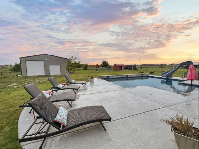 208 Crest Lane, Decatur, TX 76234