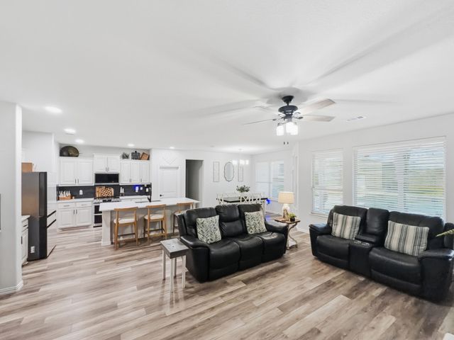 208 Crest Lane, Decatur, TX 76234