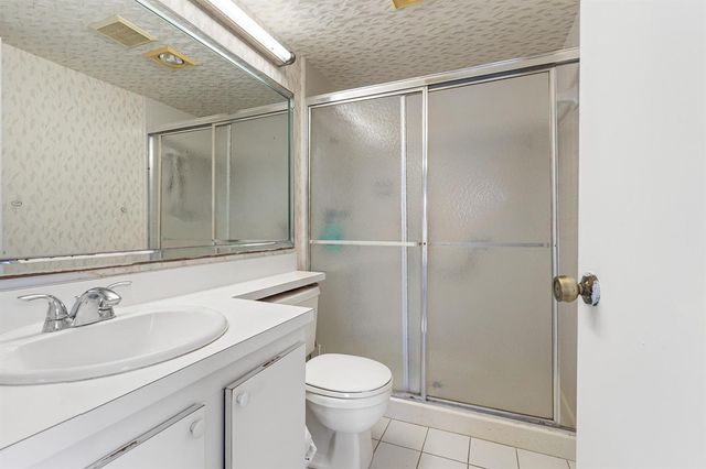 610 Sea Pine Way H2, Greenacres, FL 33415