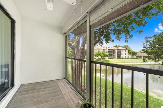 610 Sea Pine Way H2, Greenacres, FL 33415