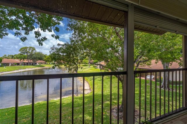 610 Sea Pine Way H2, Greenacres, FL 33415