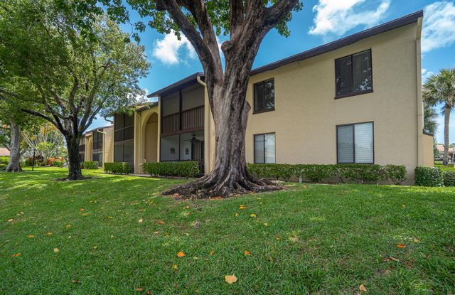 610 Sea Pine Way H2, Greenacres, FL 33415