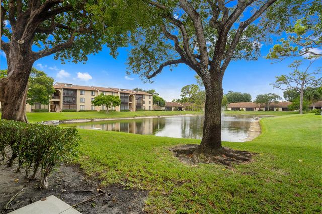 610 Sea Pine Way H2, Greenacres, FL 33415
