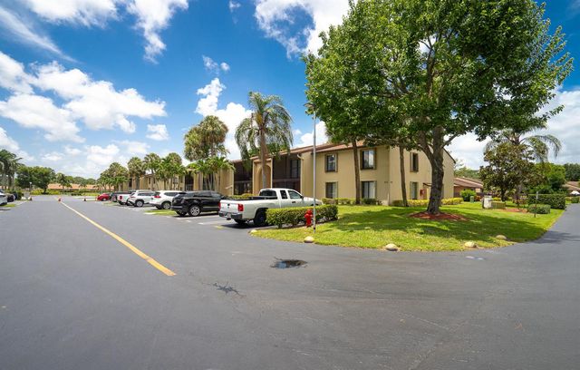 610 Sea Pine Way H2, Greenacres, FL 33415