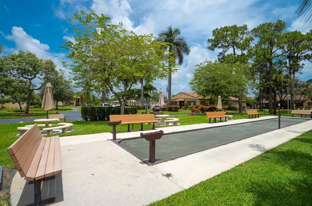 610 Sea Pine Way H2, Greenacres, FL 33415