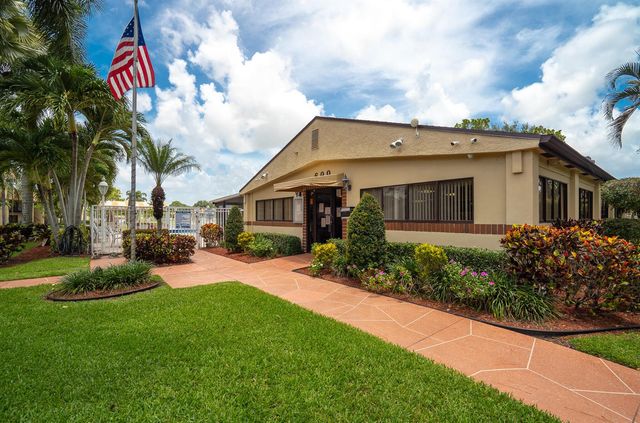 610 Sea Pine Way H2, Greenacres, FL 33415