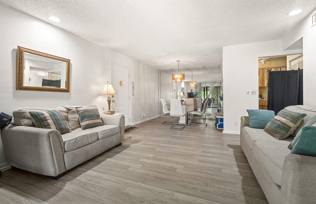 610 Sea Pine Way H2, Greenacres, FL 33415