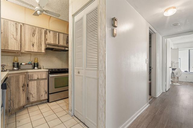 610 Sea Pine Way H2, Greenacres, FL 33415