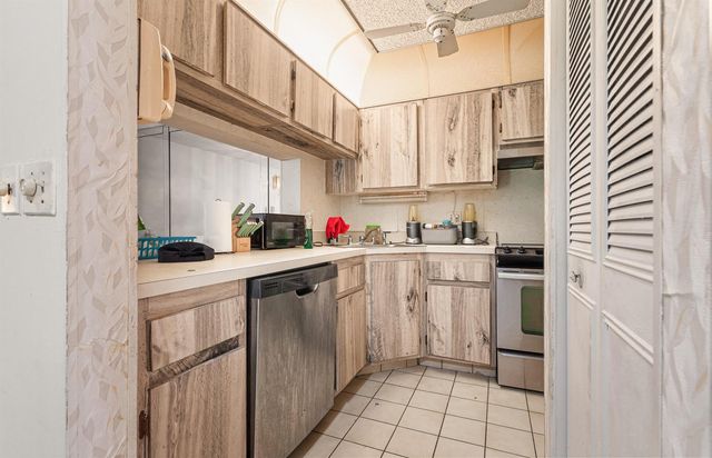 610 Sea Pine Way H2, Greenacres, FL 33415