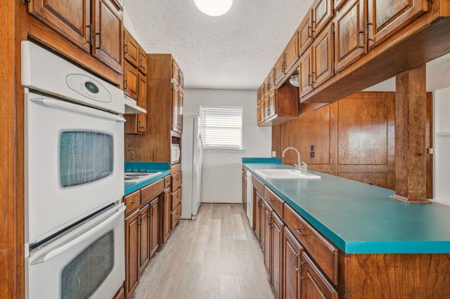 122 Heritage Trail, Granbury, TX 76048